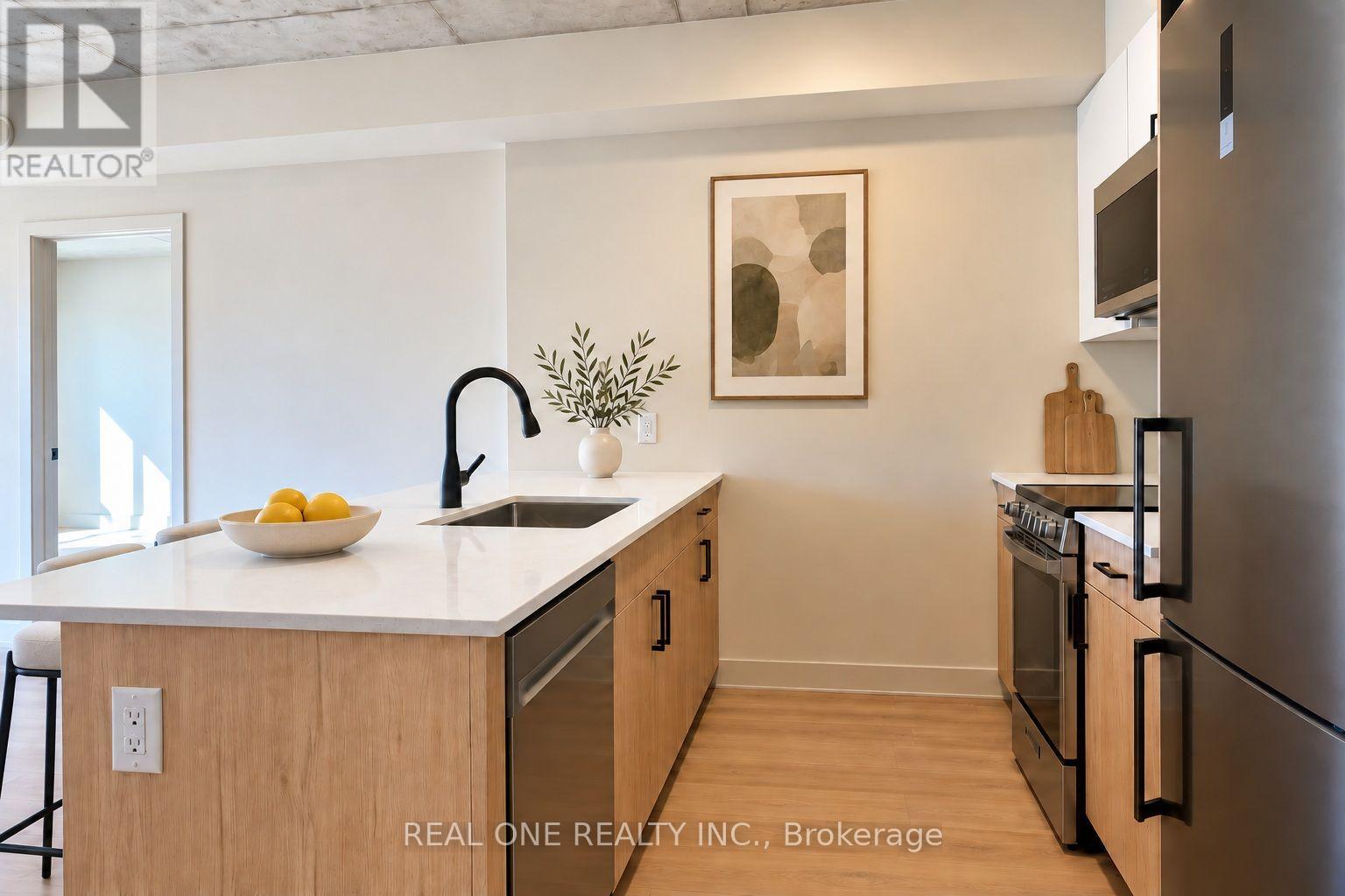 413 - 810 King Street W Property Photo 5