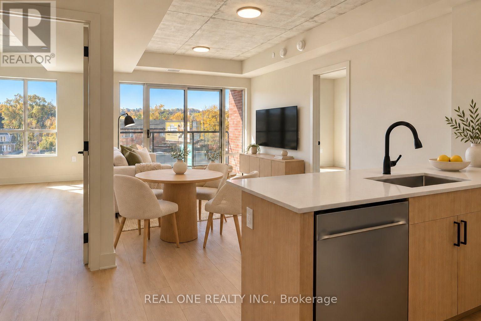 413 - 810 King Street W Property Photo 6