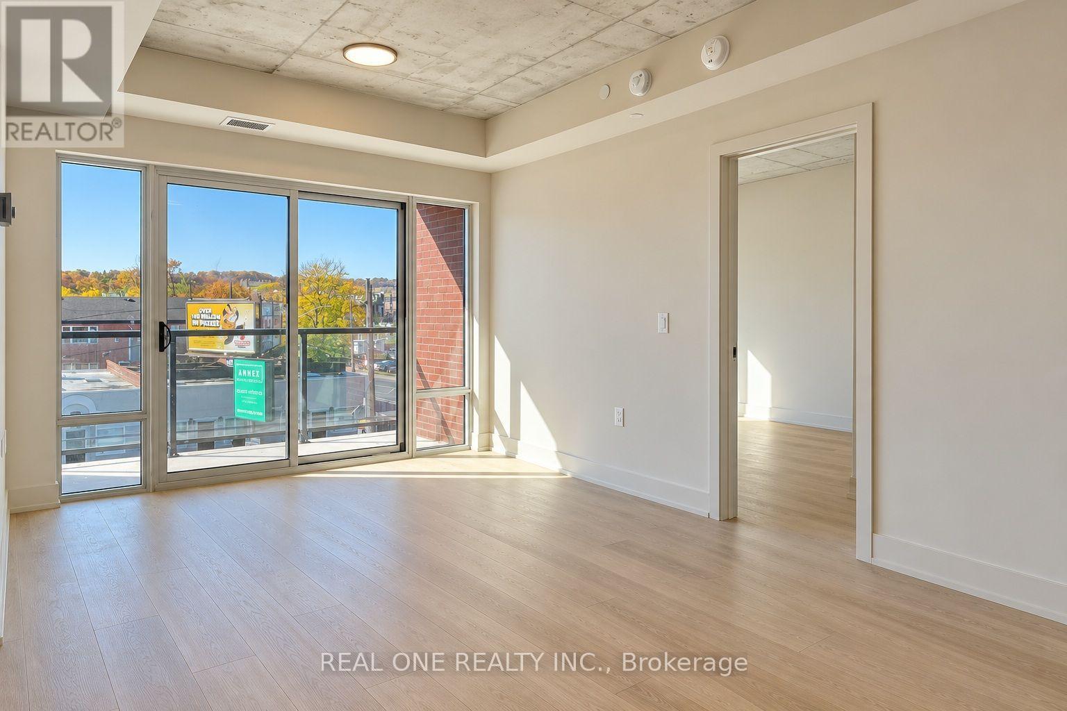413 - 810 King Street W Property Photo 9