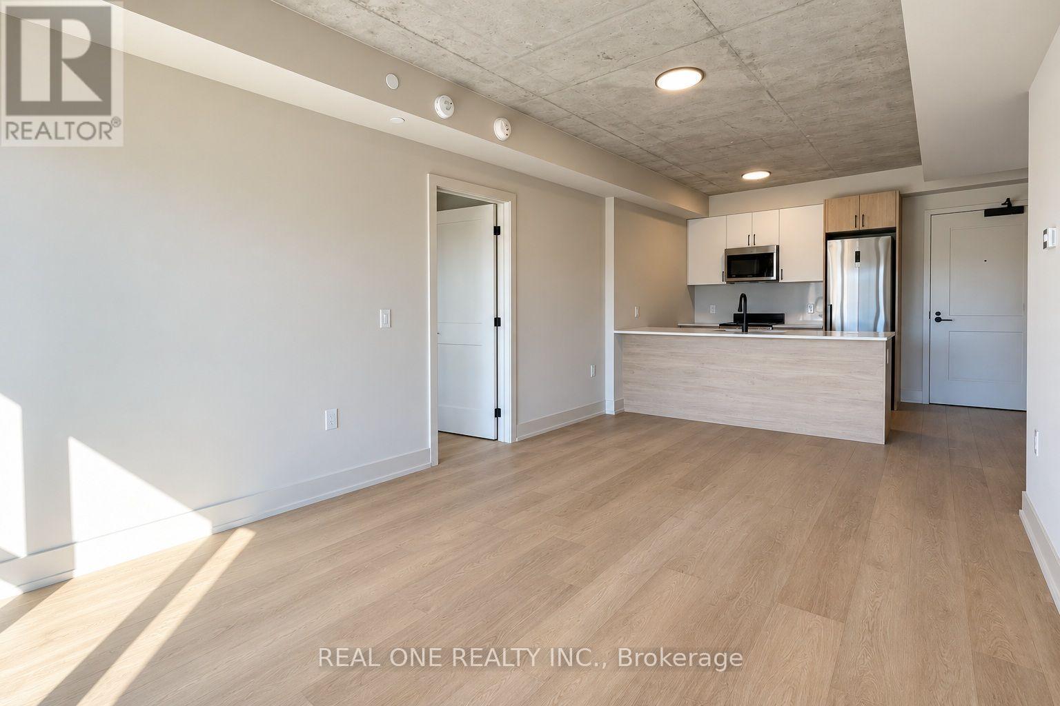 413 - 810 King Street W Property Photo 15
