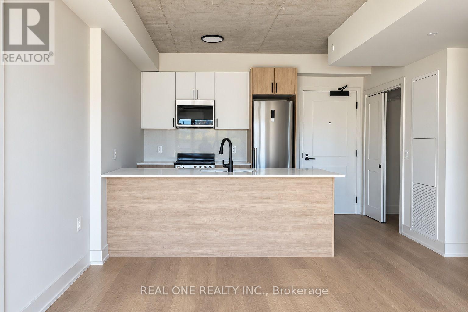 413 - 810 King Street W Property Photo 17