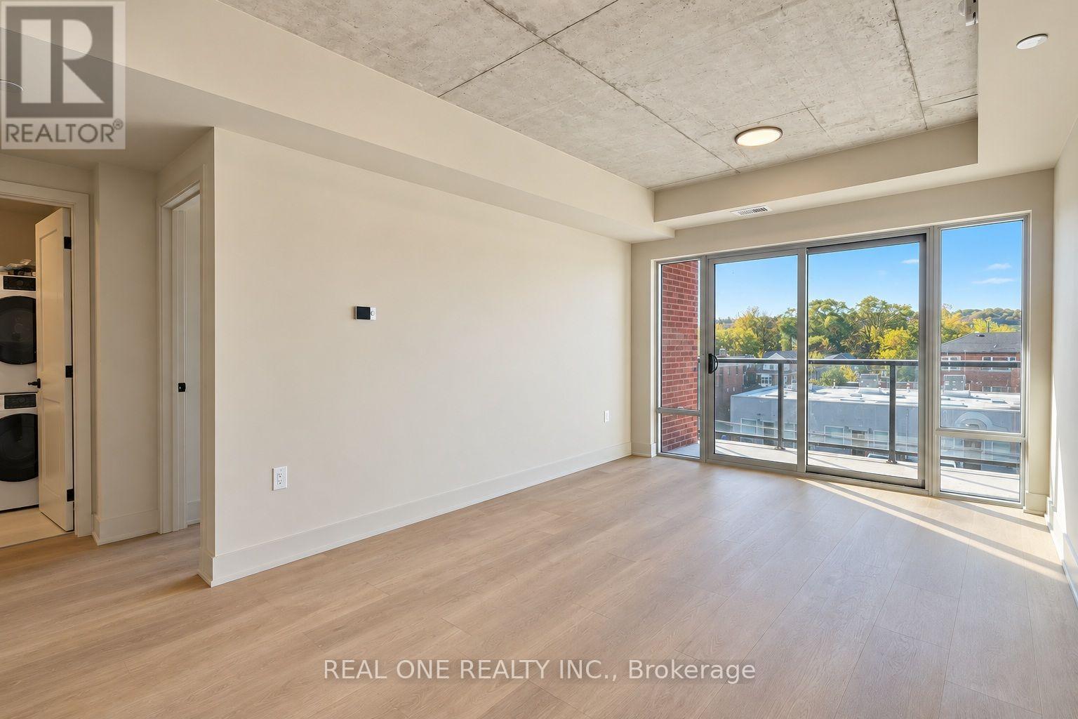 413 - 810 King Street W Property Photo 21