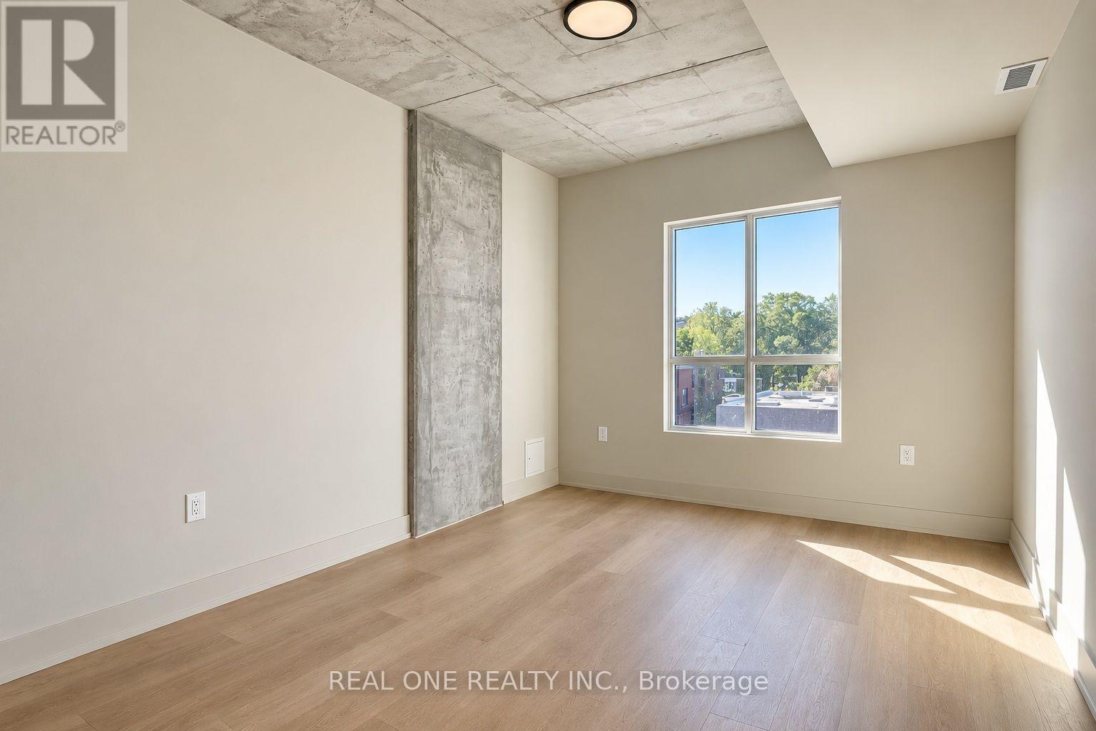 413 - 810 King Street W Property Photo 33