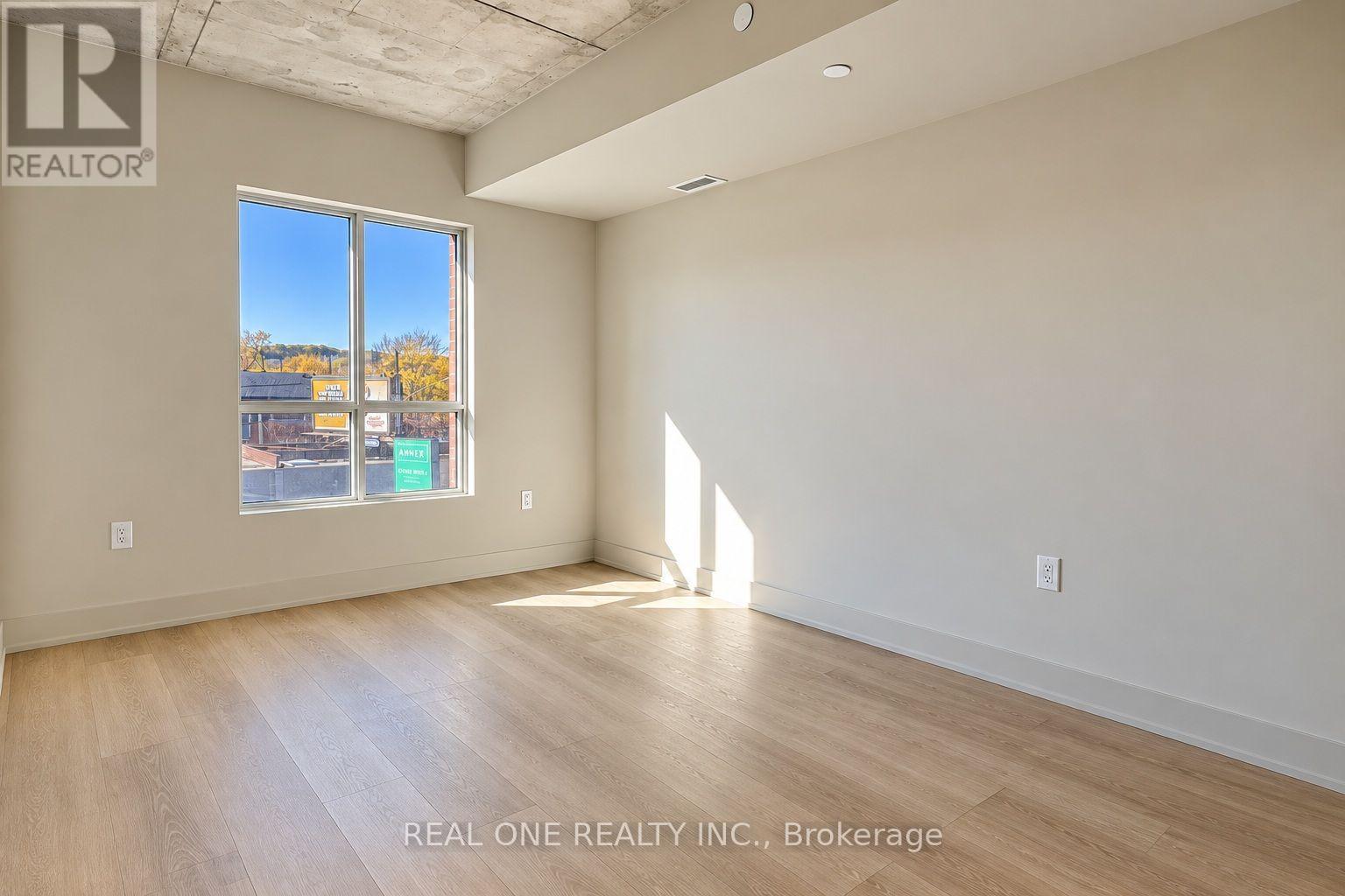 413 - 810 King Street W Property Photo 34
