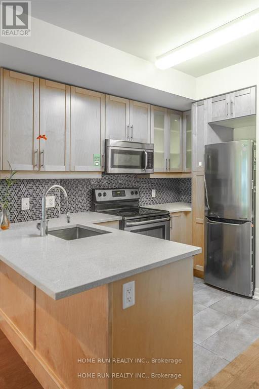 1906 - 242 Rideau Street Property Photo 3