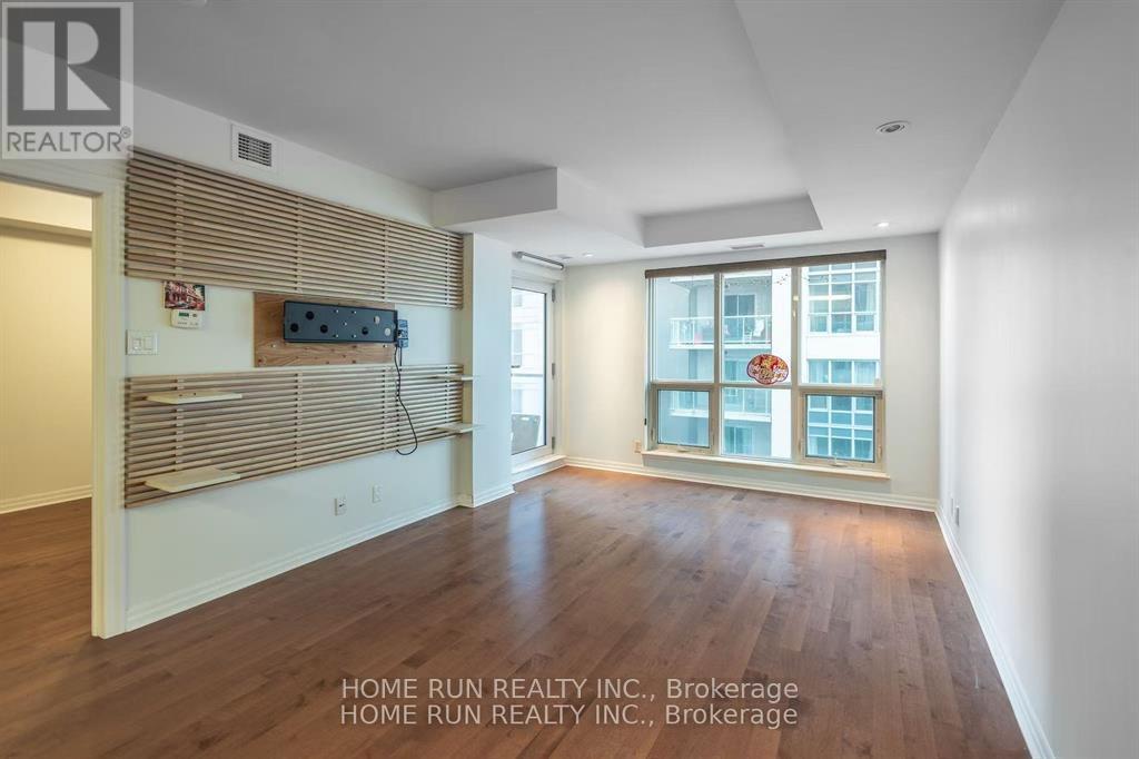 1906 - 242 Rideau Street Property Photo 4