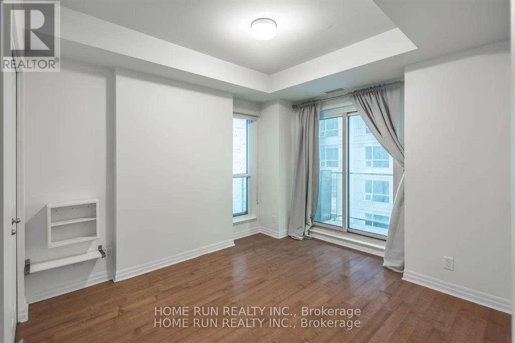 1906 - 242 Rideau Street Property Photo 6