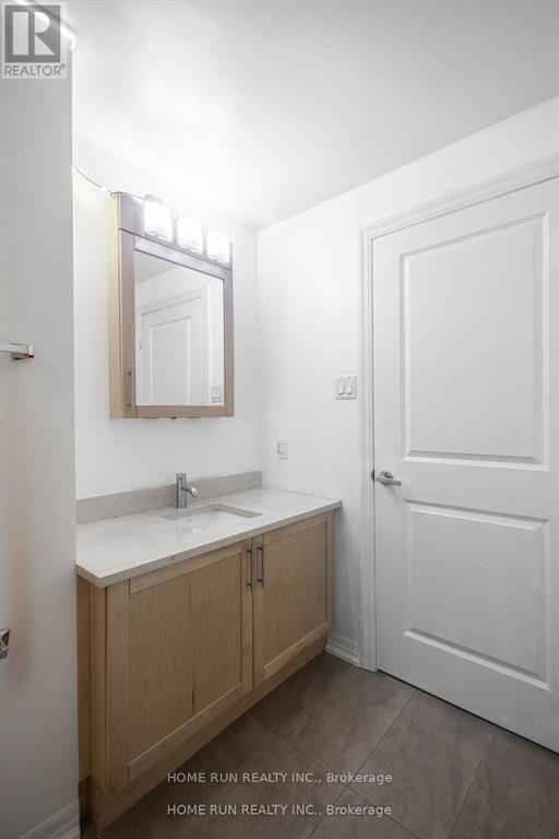 1906 - 242 Rideau Street Property Photo 7