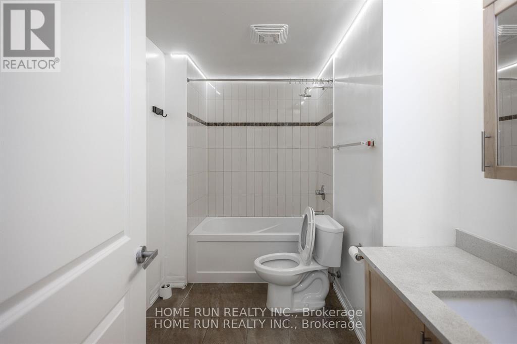 1906 - 242 Rideau Street Property Photo 8
