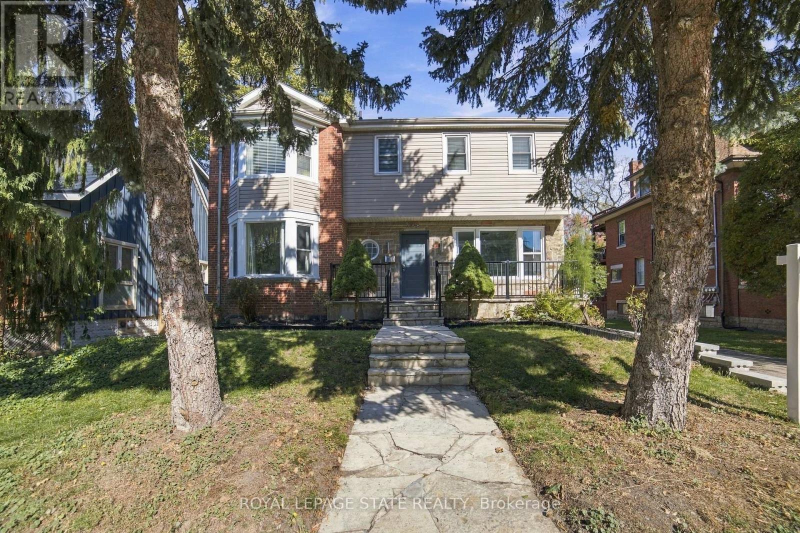 366 ABERDEEN AVENUE Property Photo 1