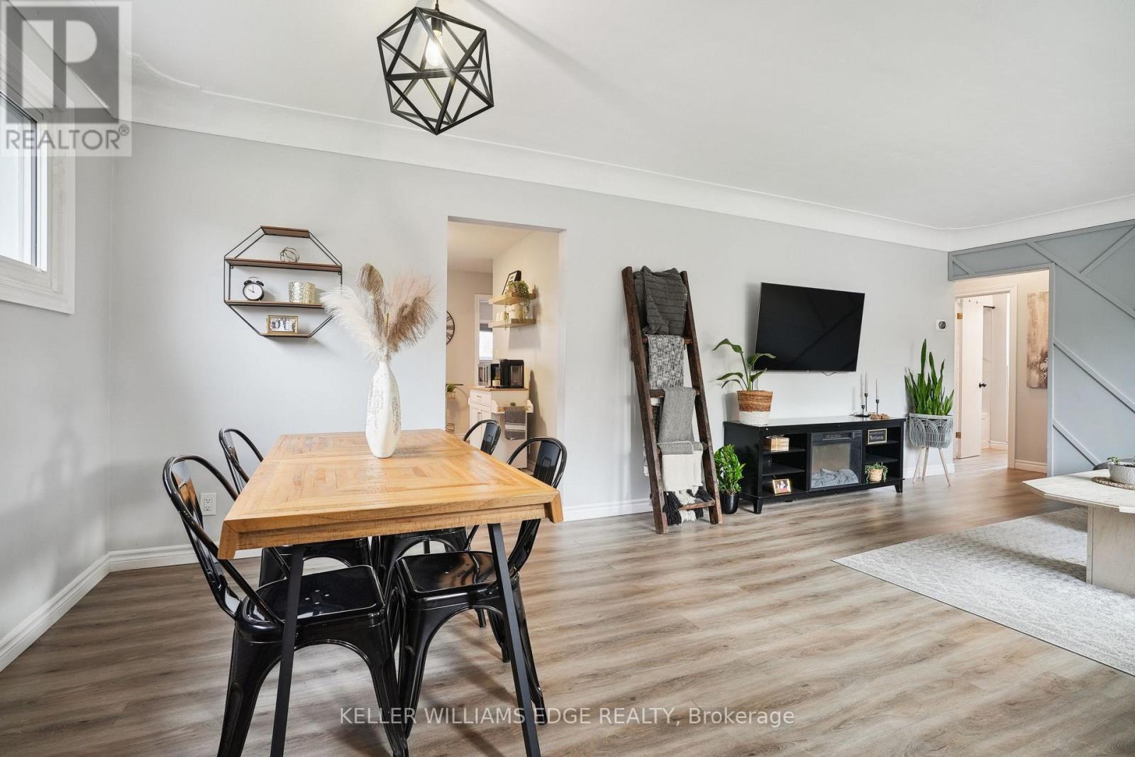Upper - 13 Beaucourt Place Property Photo 7