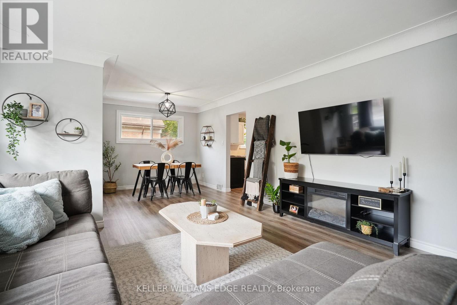 Upper - 13 Beaucourt Place Property Photo 12