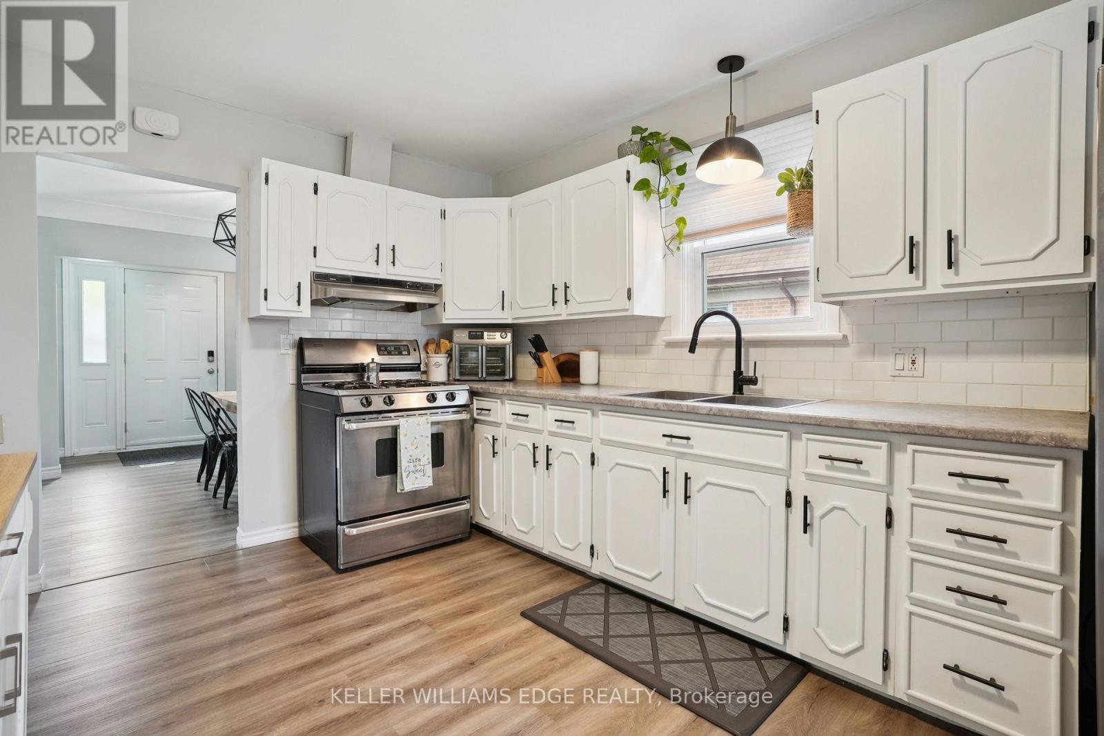 Upper - 13 Beaucourt Place Property Photo 13