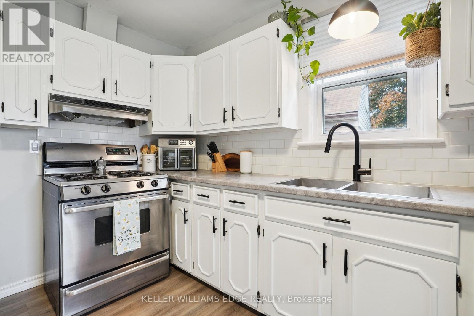 Upper - 13 Beaucourt Place Property Photo 15
