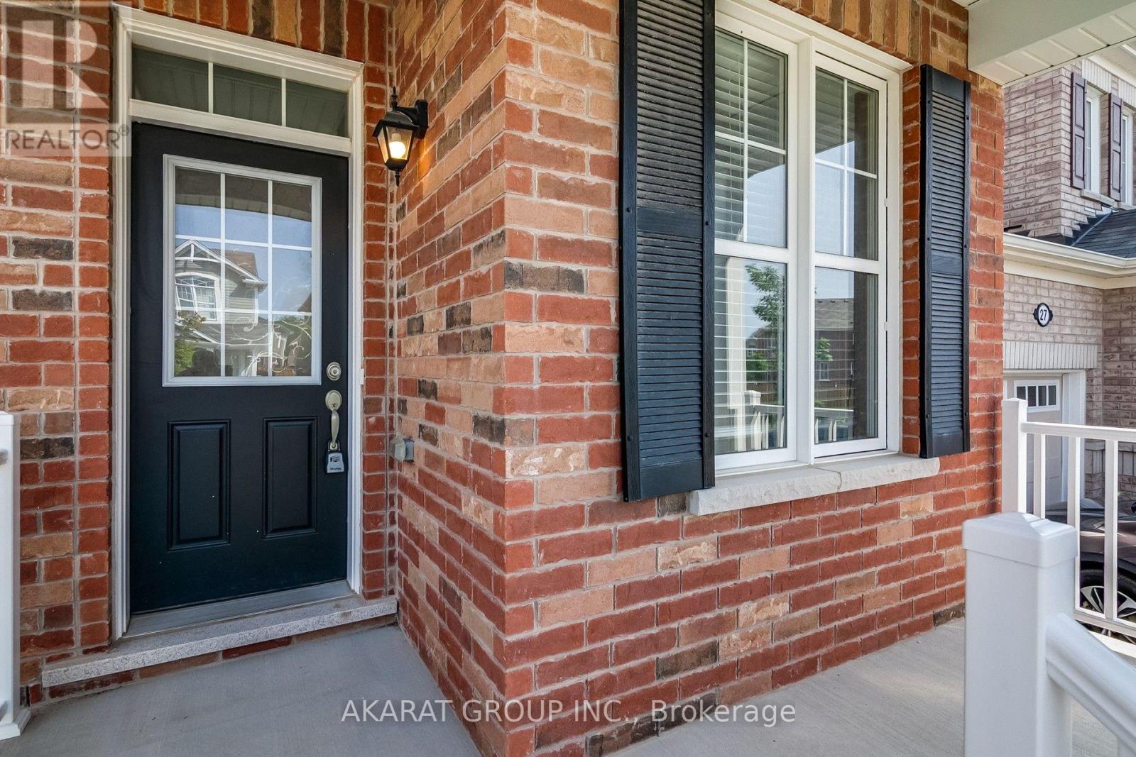 31 Pickett Place Property Photo 2