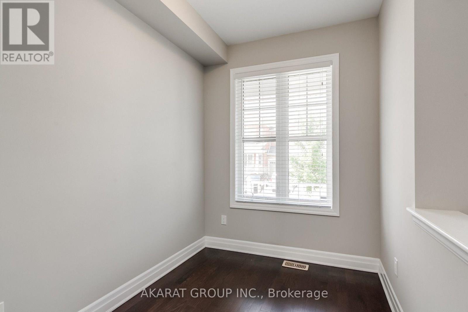 31 Pickett Place Property Photo 4
