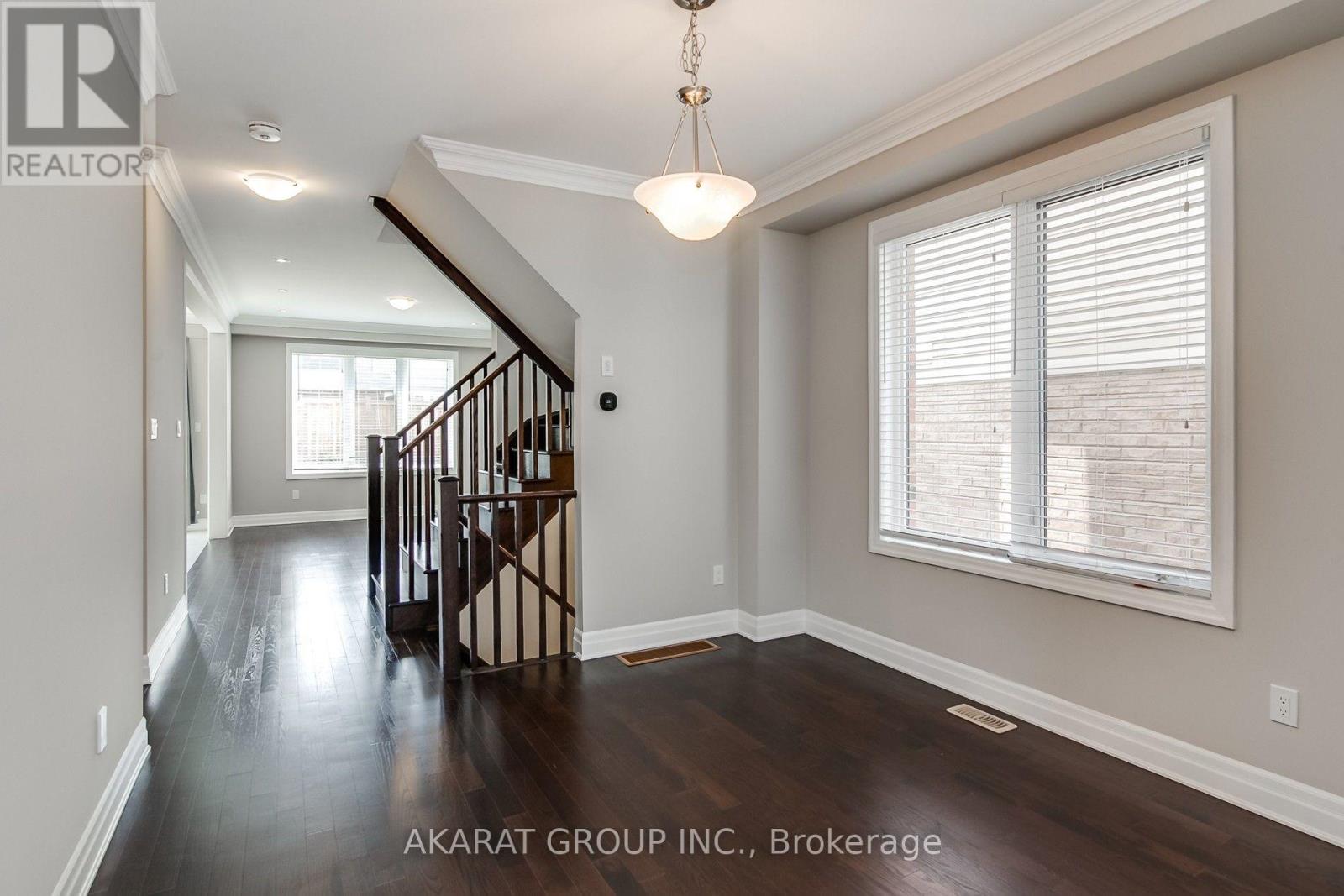 31 Pickett Place Property Photo 6