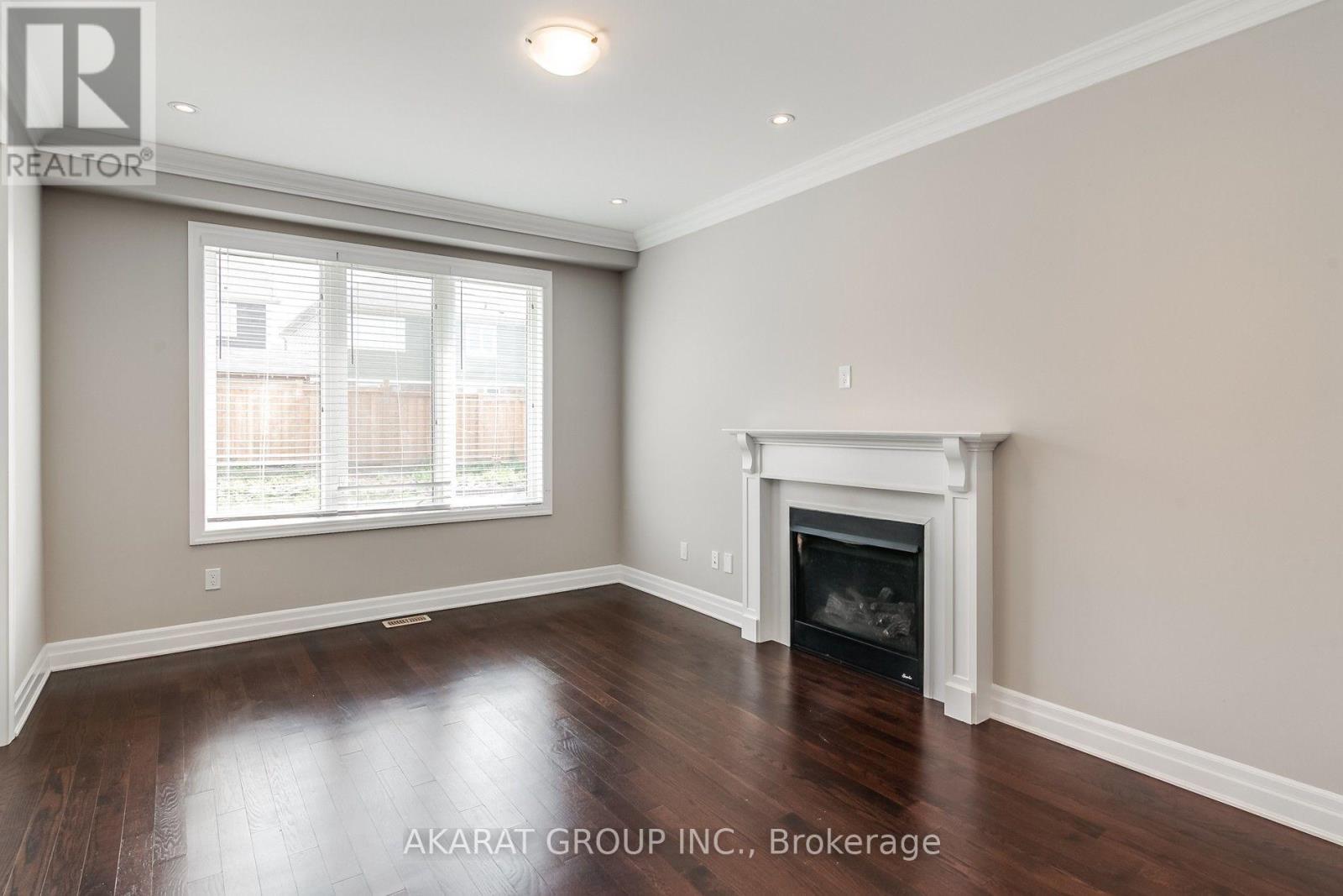 31 Pickett Place Property Photo 8