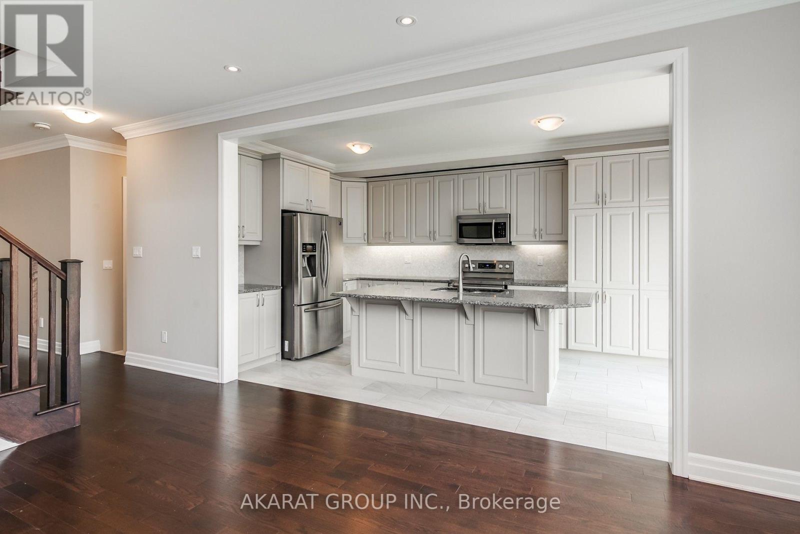 31 Pickett Place Property Photo 12