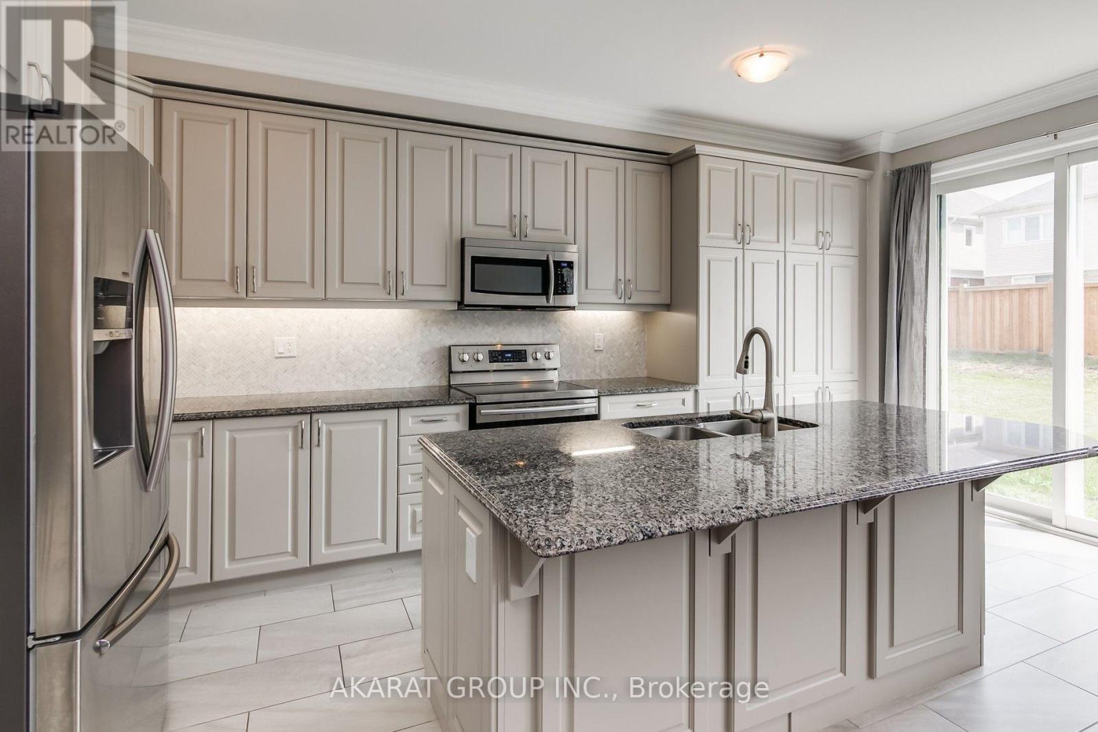 31 Pickett Place Property Photo 15