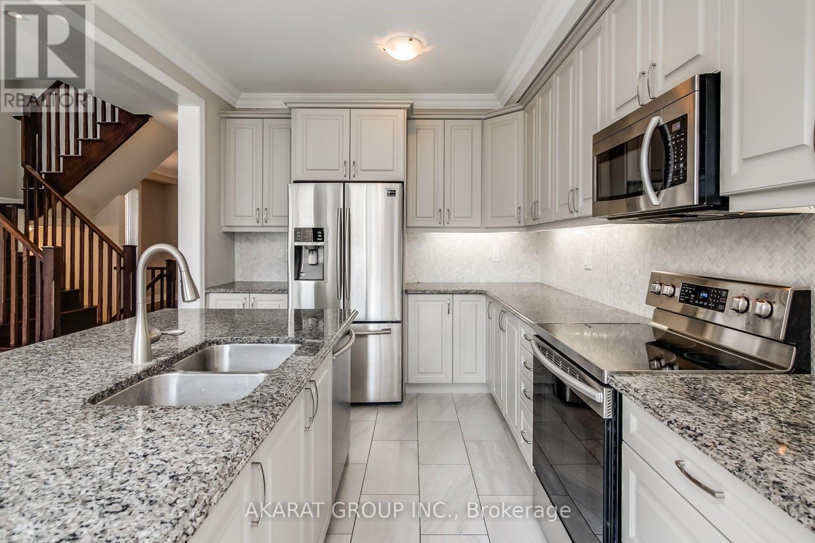 31 Pickett Place Property Photo 18