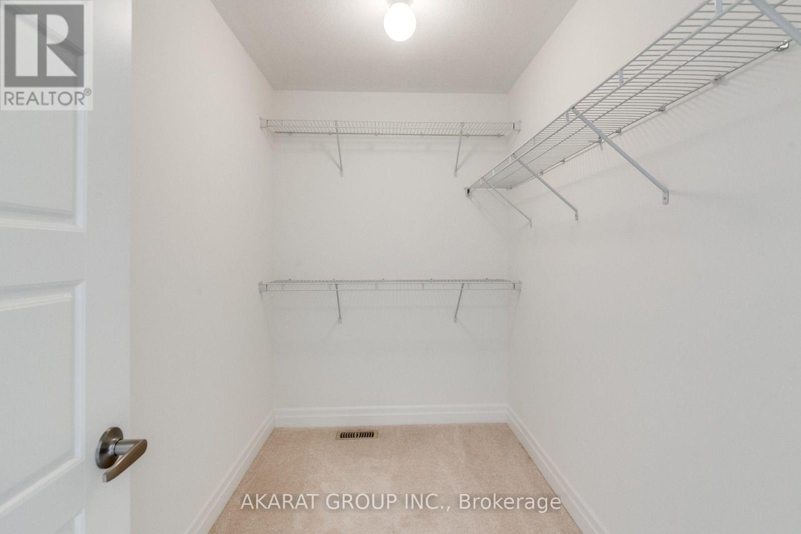 31 Pickett Place Property Photo 25