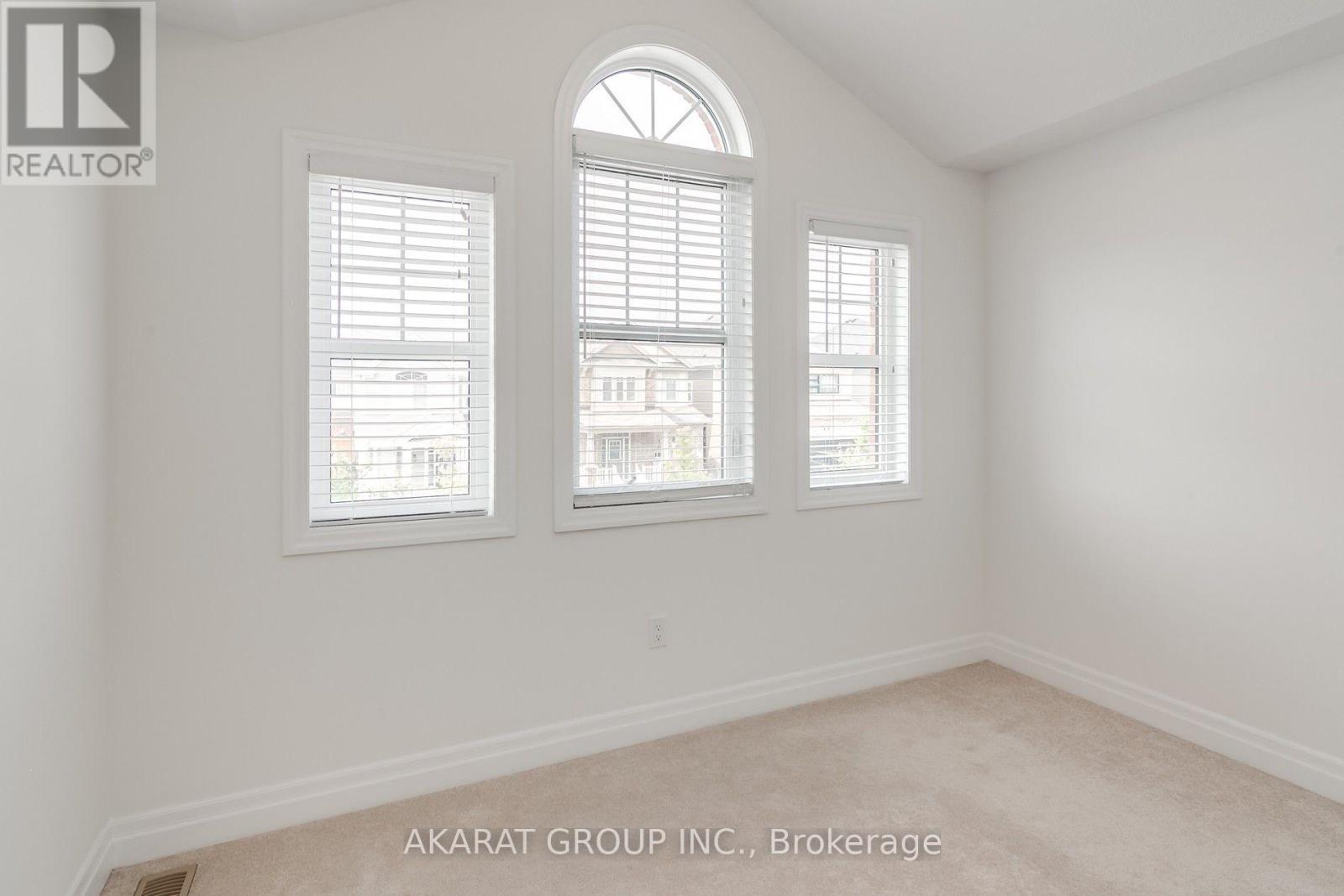 31 Pickett Place Property Photo 35