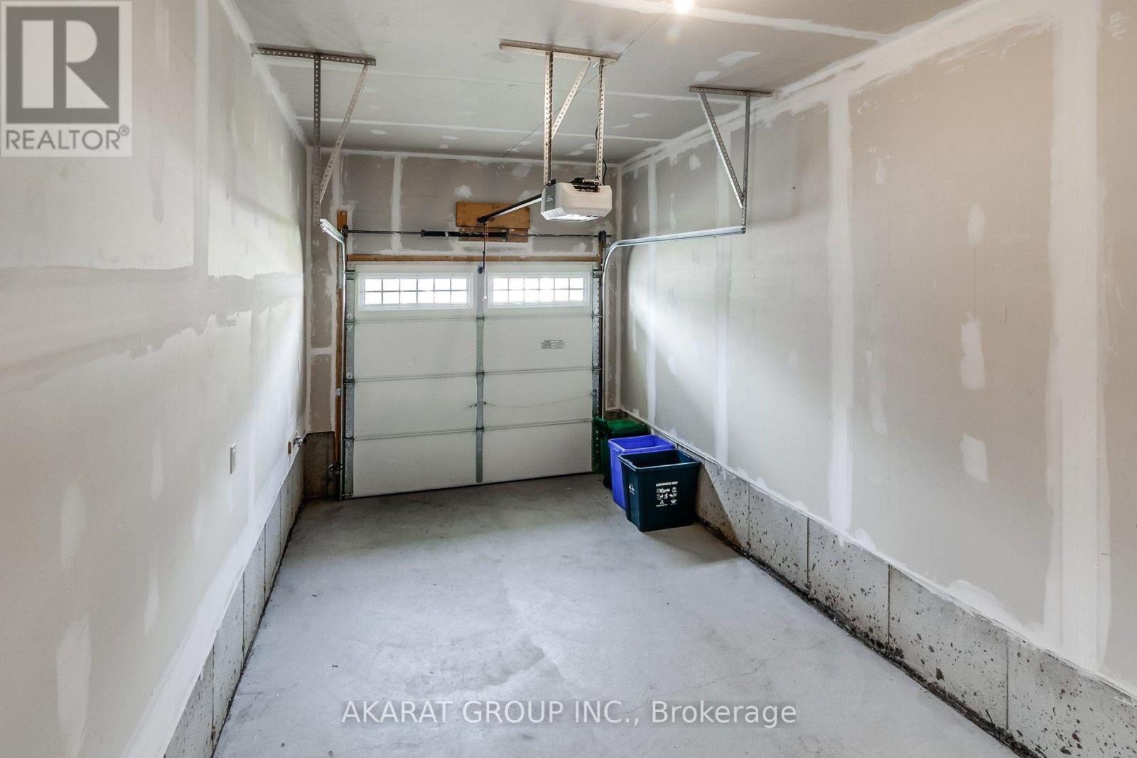 31 Pickett Place Property Photo 40