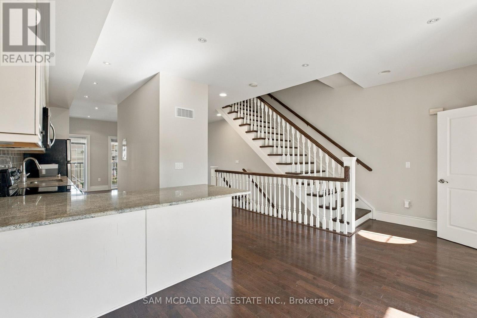 305 - 133 Park Street Property Photo 8