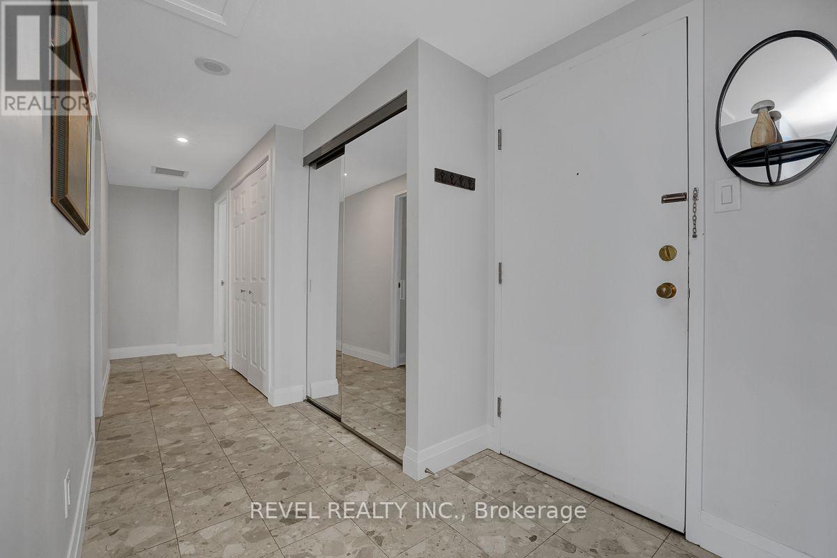 2003 - 556 Laurier Avenue W Property Photo 2