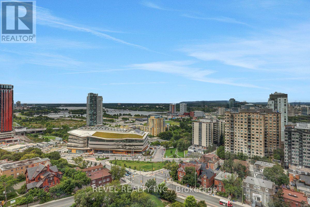 2003 - 556 Laurier Avenue W Property Photo 16