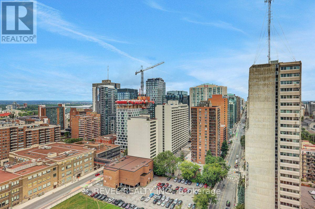 2003 - 556 Laurier Avenue W Property Photo 17