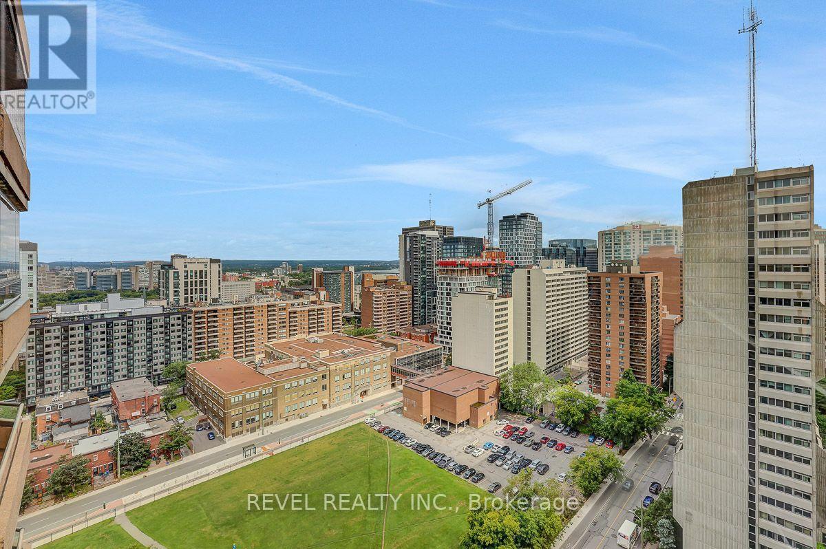 2003 - 556 Laurier Avenue W Property Photo 23