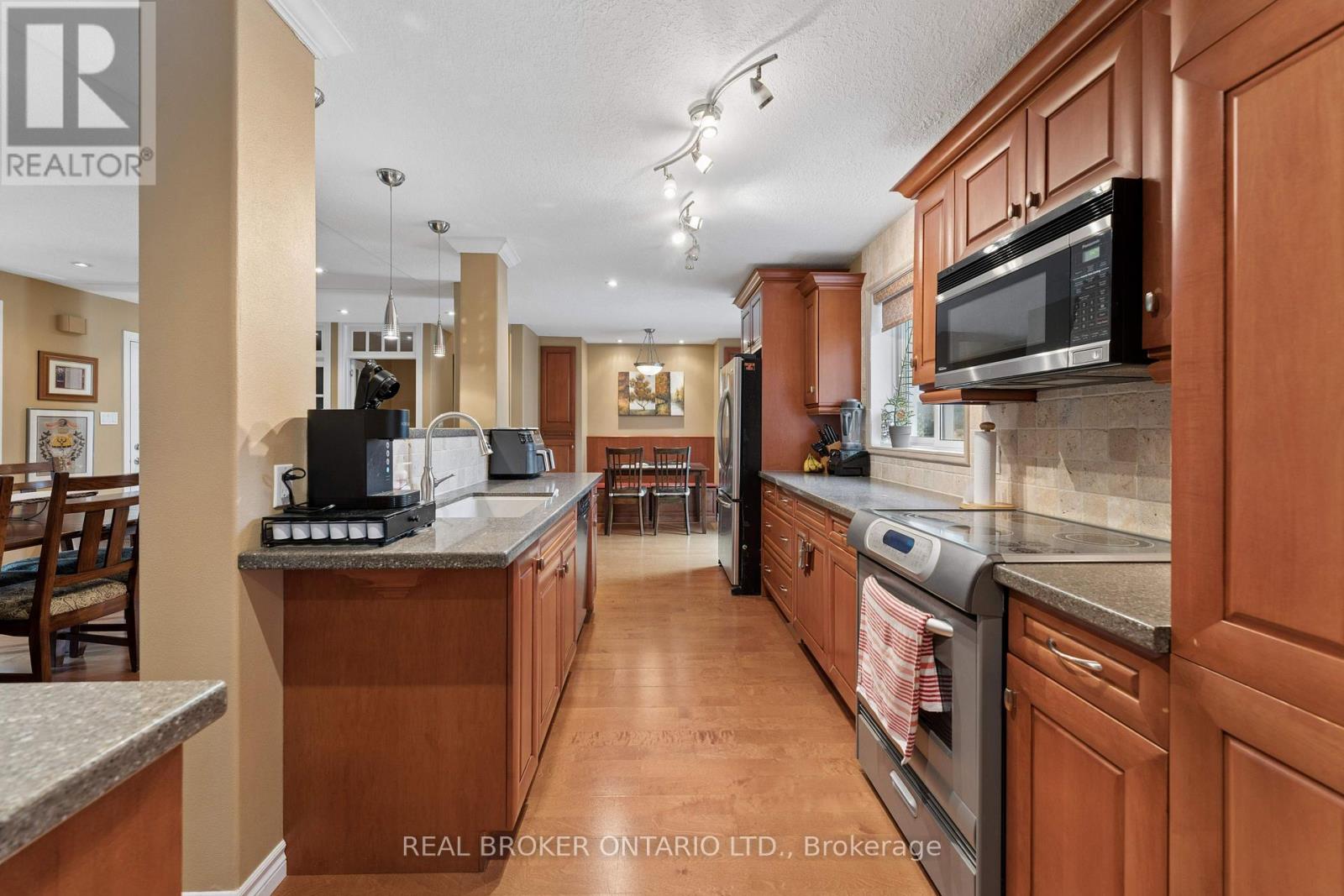 373 Forestlawn Road Property Photo 8