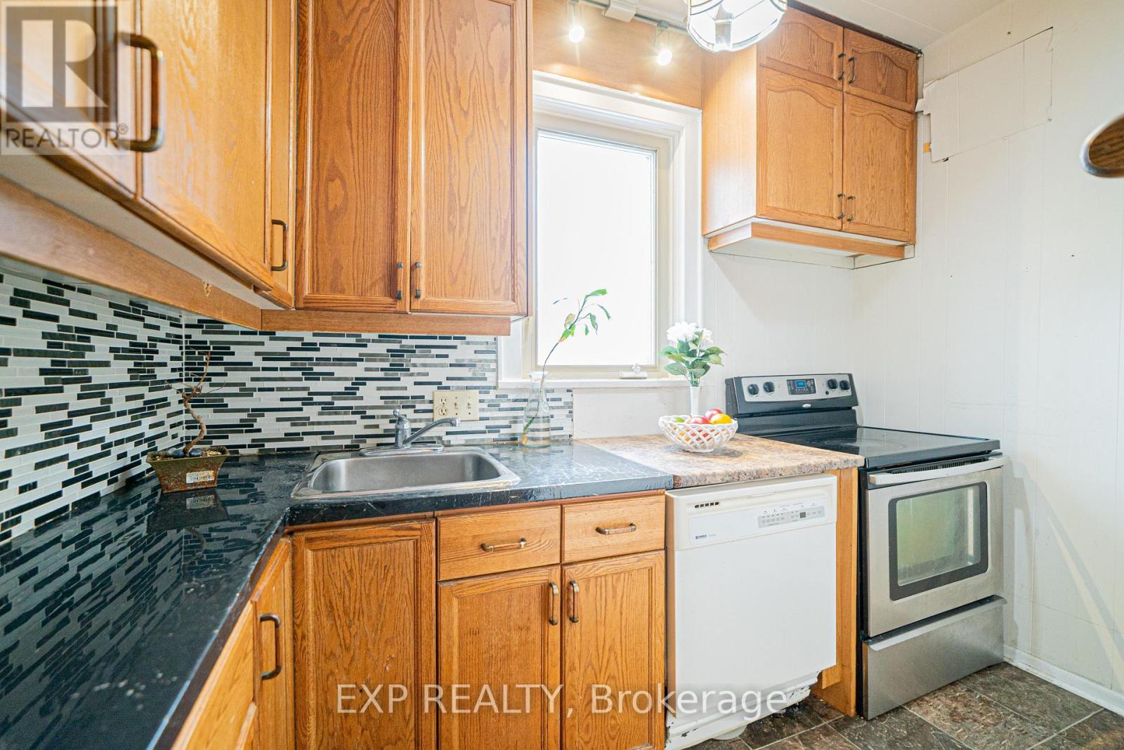 Main - 52 Proctor Boulevard Property Photo 10