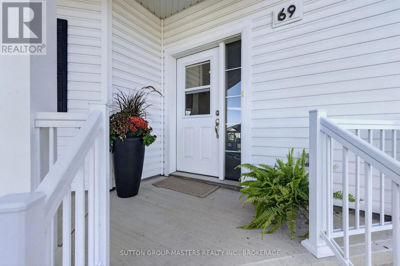 69 Lowry Place Property Photo 5