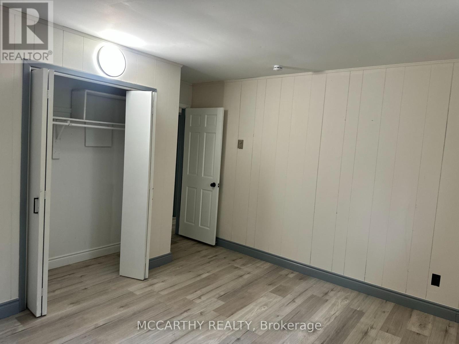 B - 644 Main Street E Property Photo 11