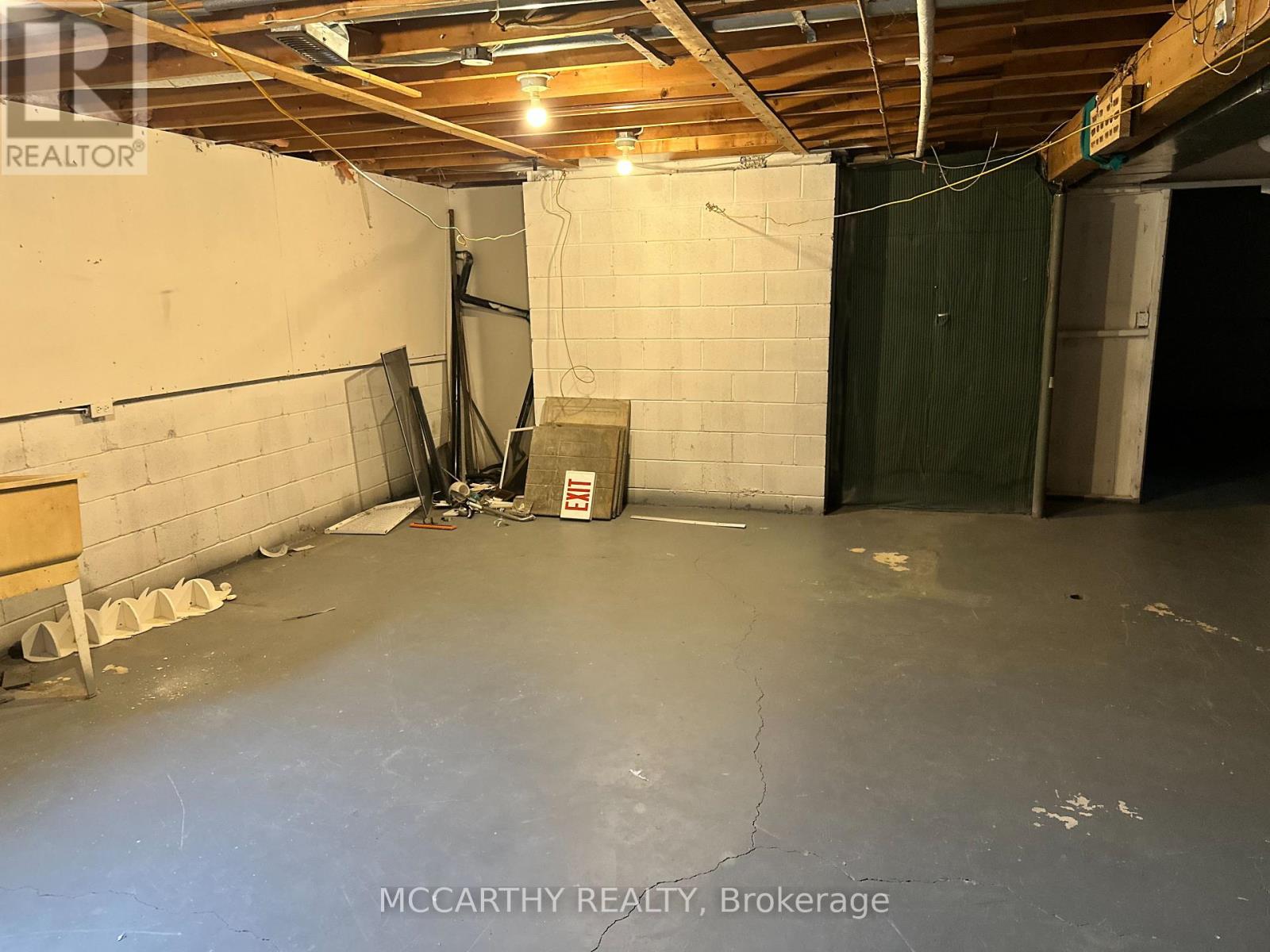 B - 644 Main Street E Property Photo 13