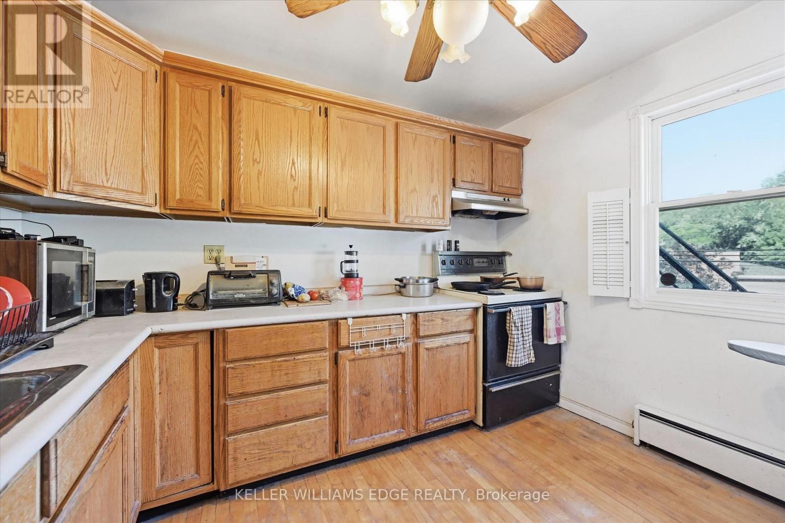 72 King Street E Property Photo 17
