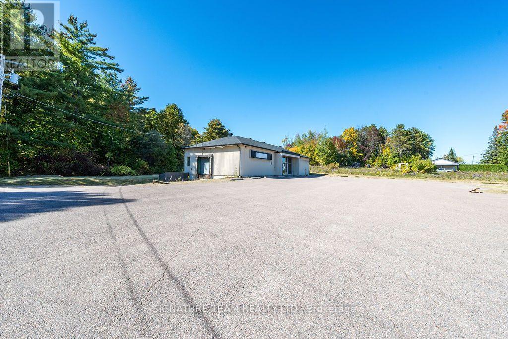 8647 60 Highway Property Photo 2