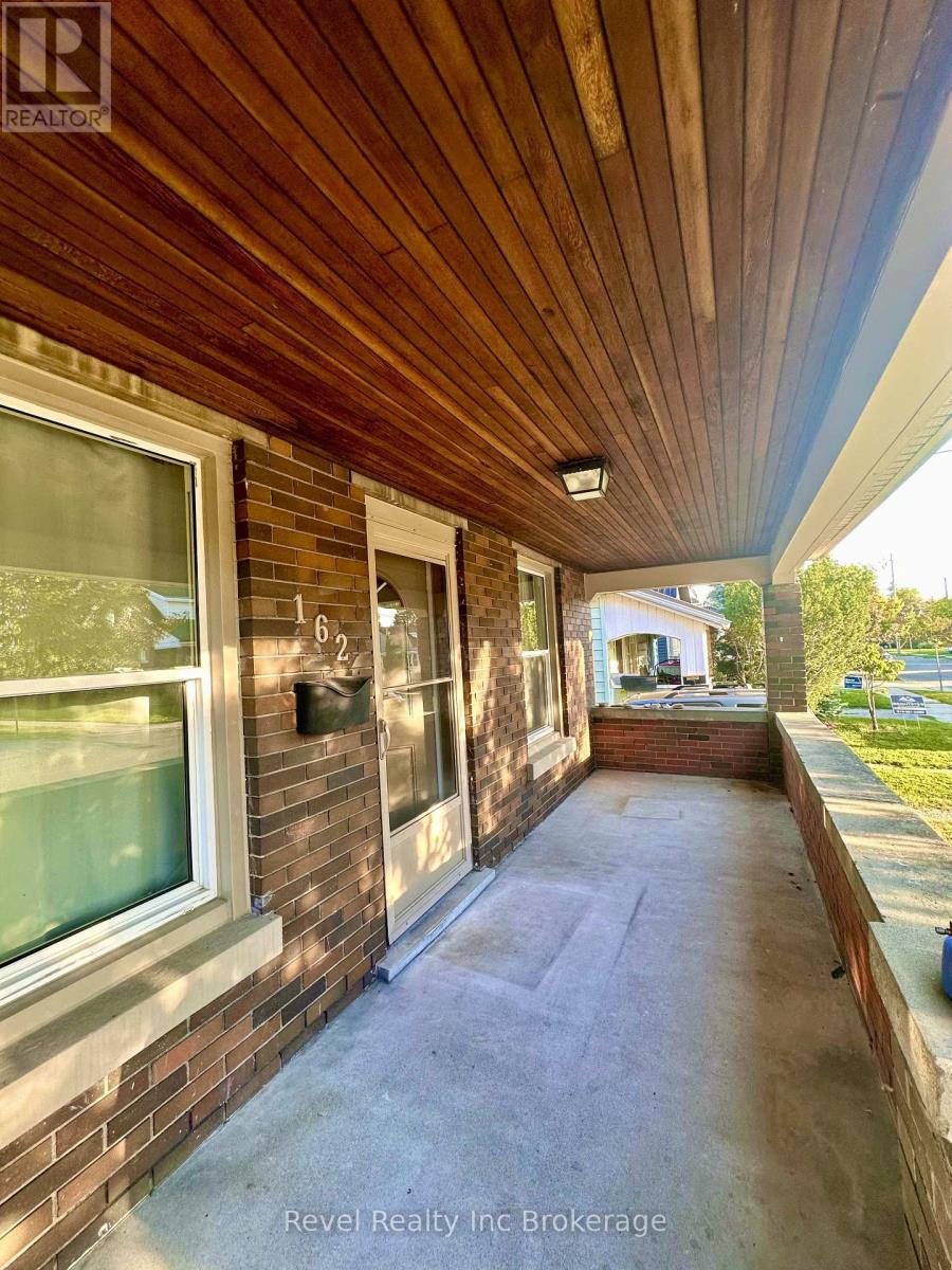 162 Brisbin Street Property Photo 3