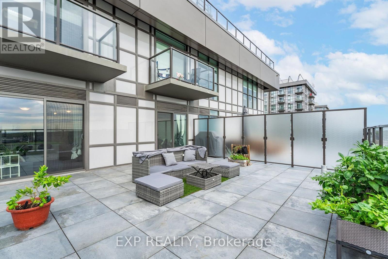 711 - 450 DUNDAS STREET EAST STREET Property Photo 1