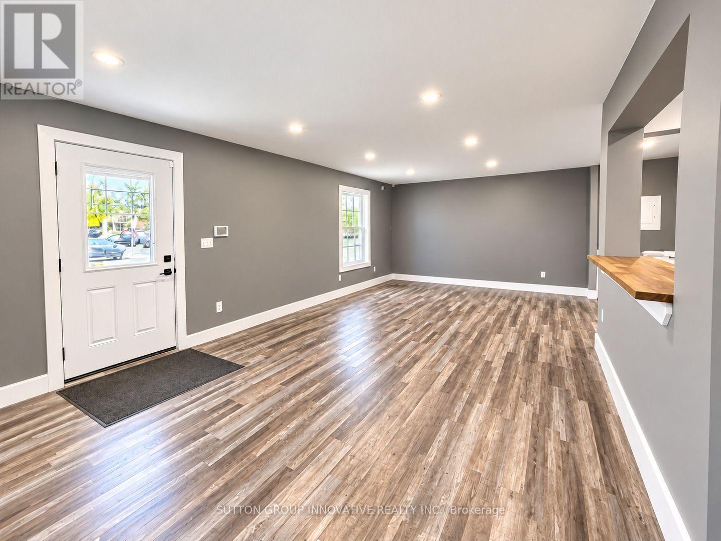 271 Argyle Street S Property Photo 3