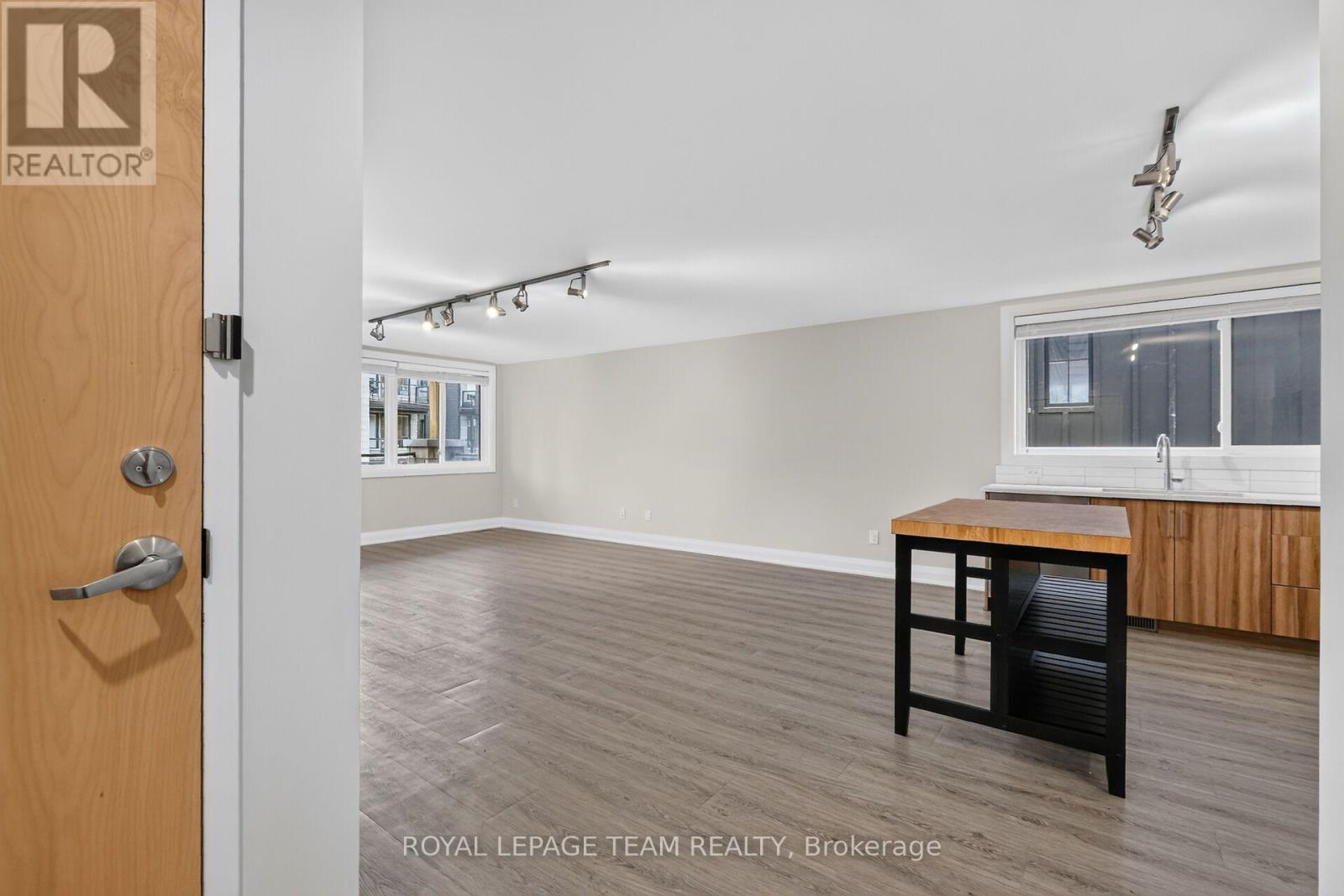3 - 336 Tweedsmuir Avenue Property Photo 9