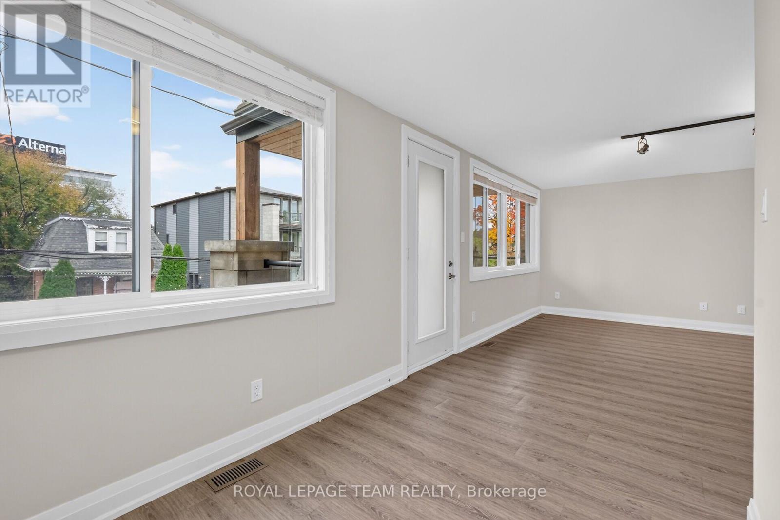 3 - 336 Tweedsmuir Avenue Property Photo 18