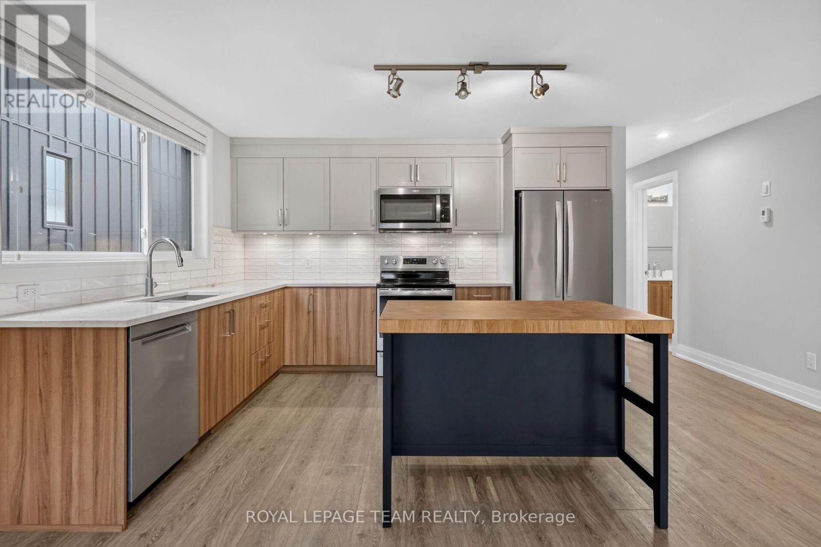 3 - 336 Tweedsmuir Avenue Property Photo 22