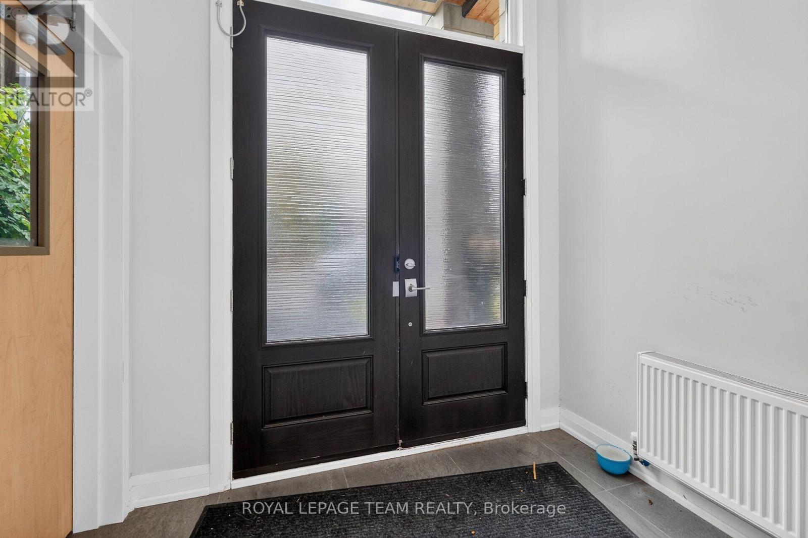 2 - 336 Tweedsmuir Avenue Property Photo 4