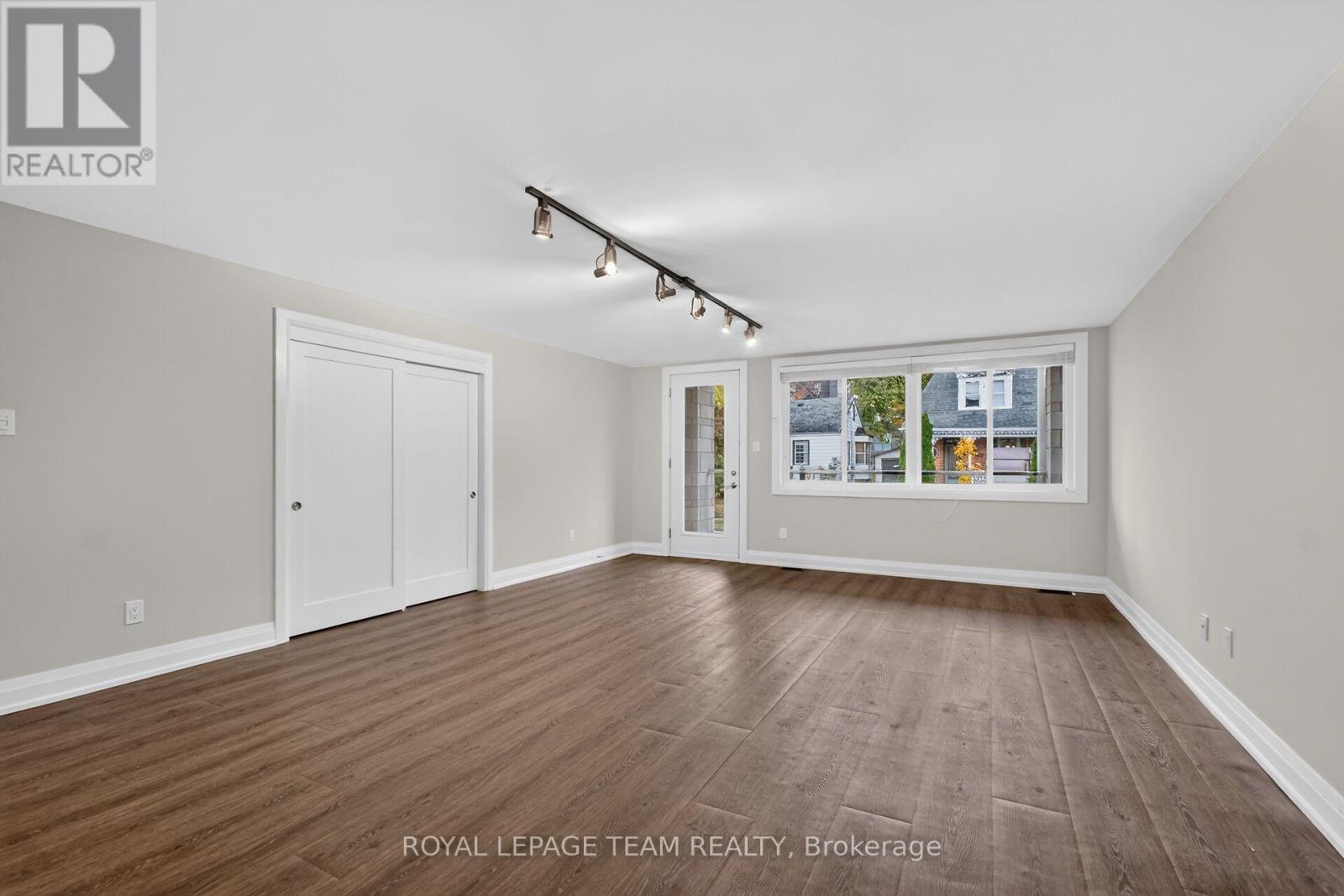 2 - 336 Tweedsmuir Avenue Property Photo 11