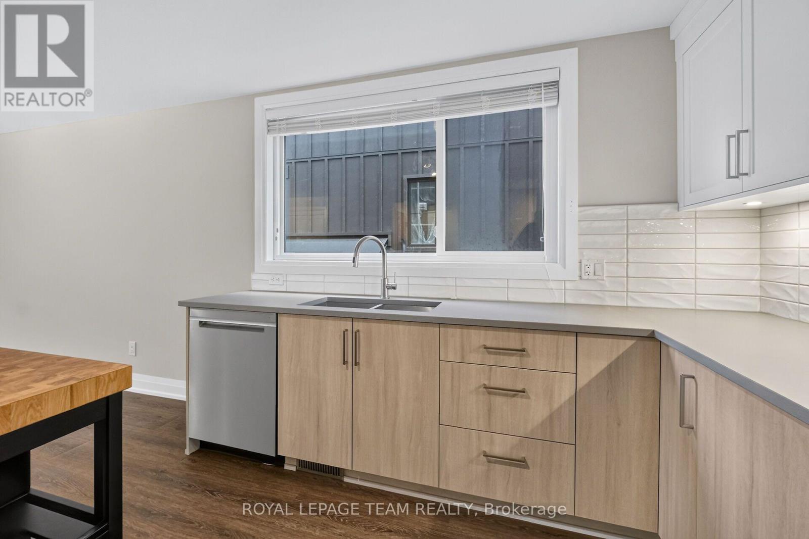 2 - 336 Tweedsmuir Avenue Property Photo 24