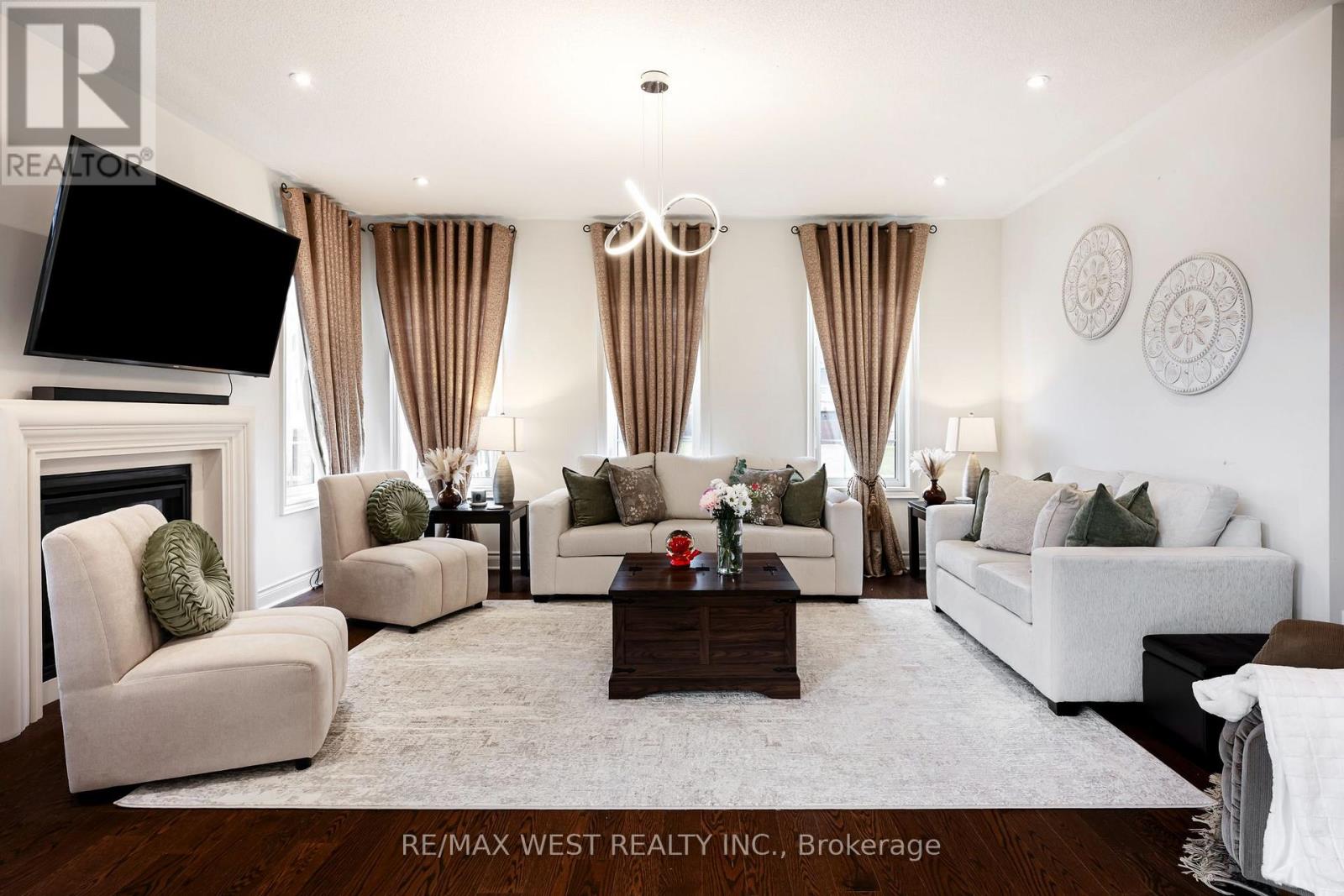 10 Stonegate Avenue Property Photo 3
